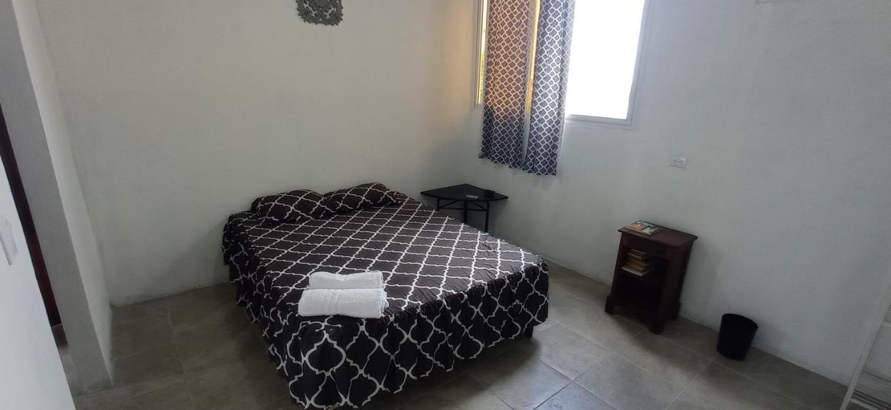 Casa Zoila Hospedaje Frente Al Lago Lakefront Lodging Apartment Флорес Стая снимка