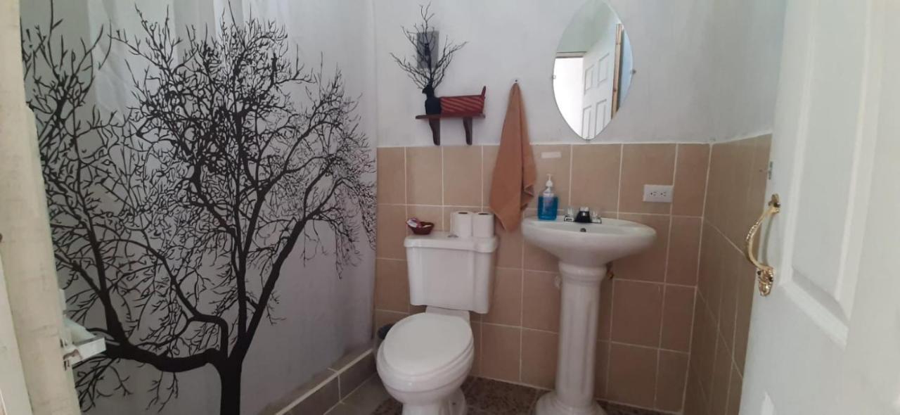 Casa Zoila Hospedaje Frente Al Lago Lakefront Lodging Apartment Флорес Екстериор снимка