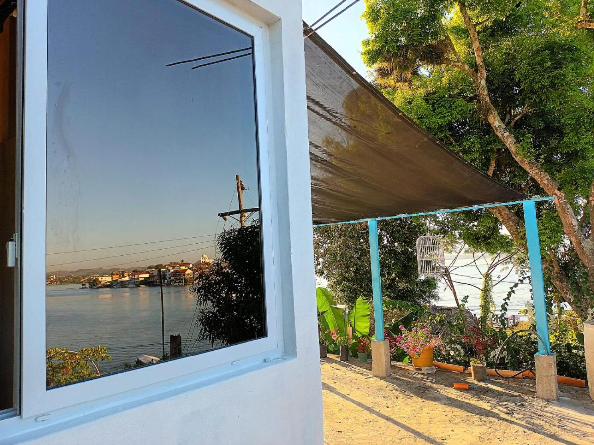 Casa Zoila Hospedaje Frente Al Lago Lakefront Lodging Apartment Флорес Екстериор снимка